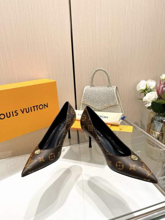 Picture of Louis Vuitton Shoes _SKULVsz35-417cmmnf037813597